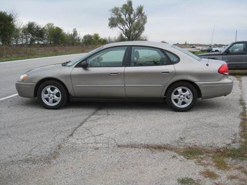 2005 Ford Taurus for sale at BEST CAR MARKET INC in Mc Lean IL
